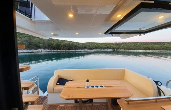 Sealine F430 Blue Lagoon 2