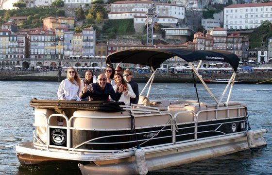 Sun Tracker Party Barge 22 DLX Gaya