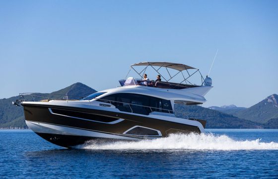 Sealine F43 Lomar