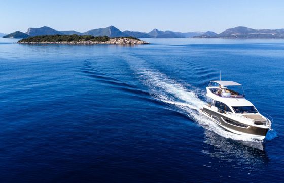 Sealine F43 Lomar