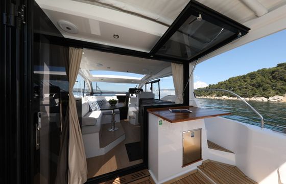 Sealine C335V Stormi