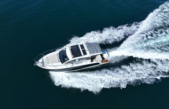 Sealine C335V Stormi