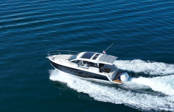 Sealine C335V Stormi