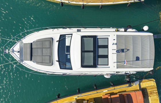 Sealine C390 Tireless