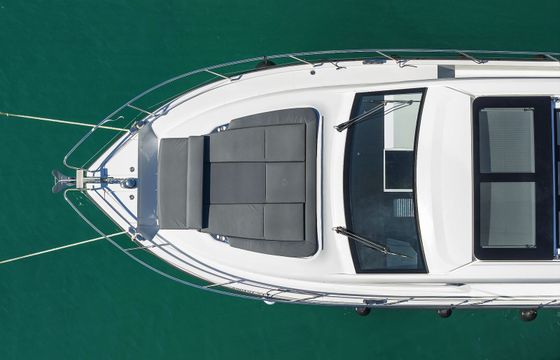 Sealine C390 Tireless