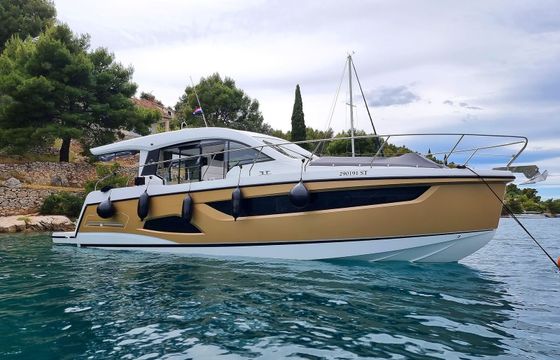 Sealine C390 Tireless