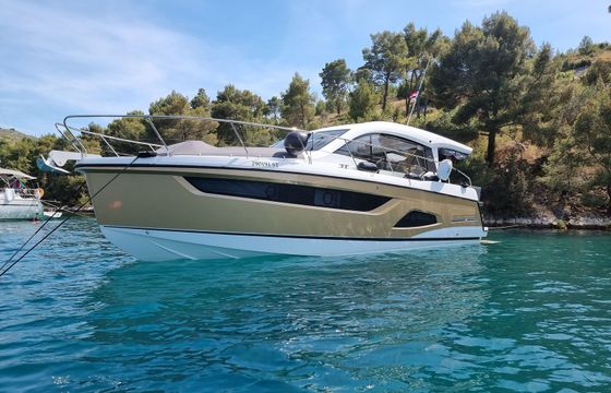Sealine C390 Tireless