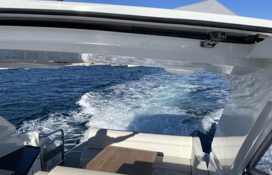 Sealine S335 Le Chiffre