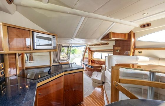Sealine T51 Levano