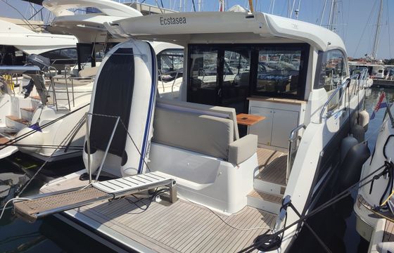 Sealine C390 Ecstasea