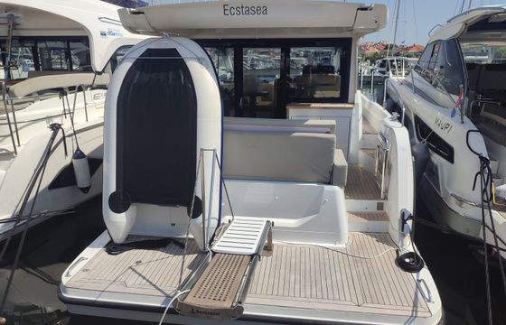 Sealine C390 Ecstasea