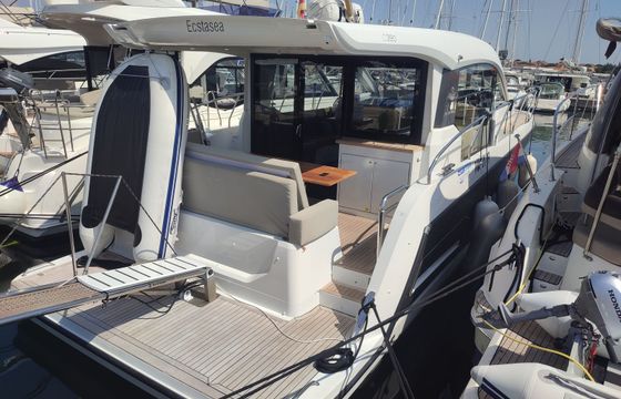 Sealine C390 Ecstasea