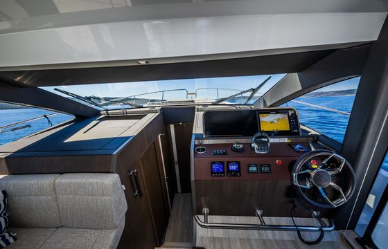 Sealine F430 Grace 2