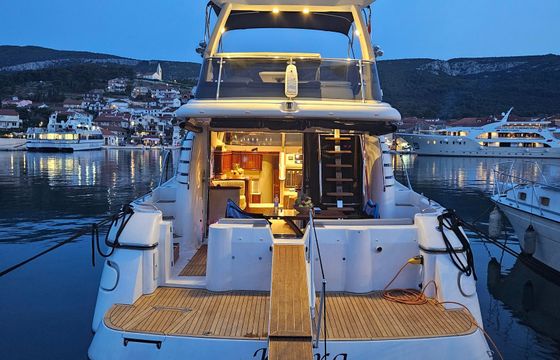 Sunseeker Manhattan 48 Fly Klara