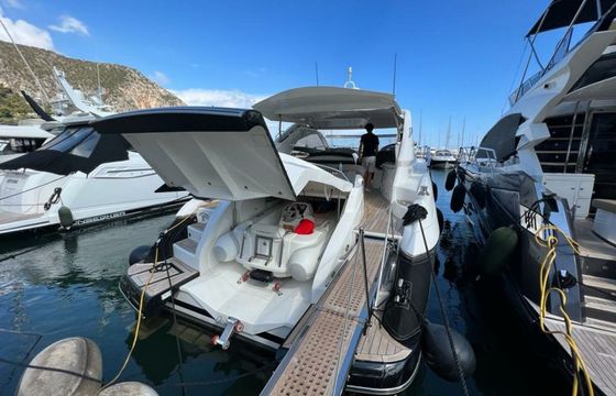 Sunseeker Portofino 53 Black Pearl