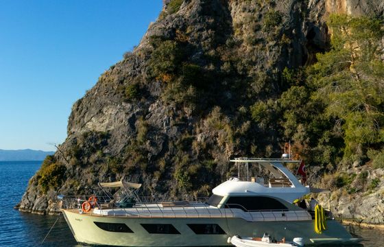 Trawler 65 Aura-Y