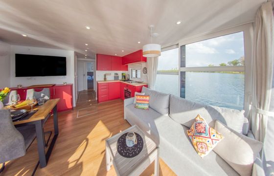 Waterbus S.C. Independent 12 Ananda