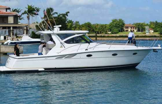 Tiara 38 La Santa