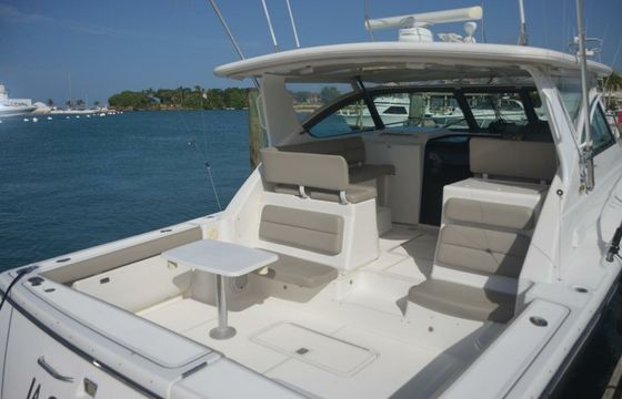 Tiara 38 La Santa