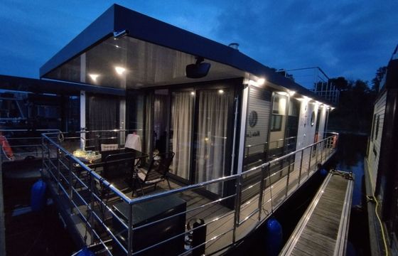 Waterbus S.C. Independent 10 H + M Lounge
