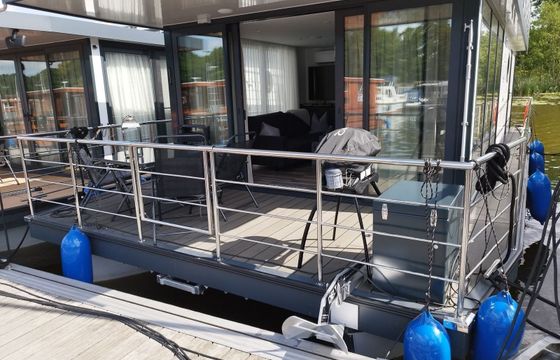 Waterbus S.C. Independent 10 H + M Lounge