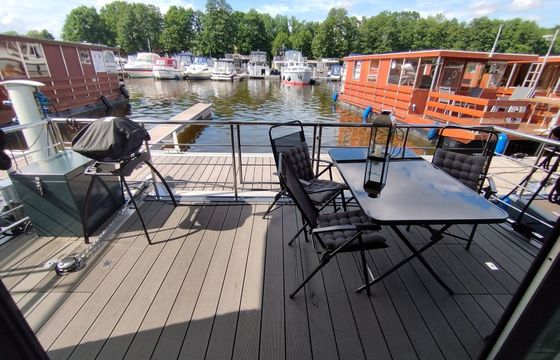 Waterbus S.C. Independent 10 H + M Lounge
