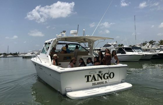 Tiara 3500 Express Tango