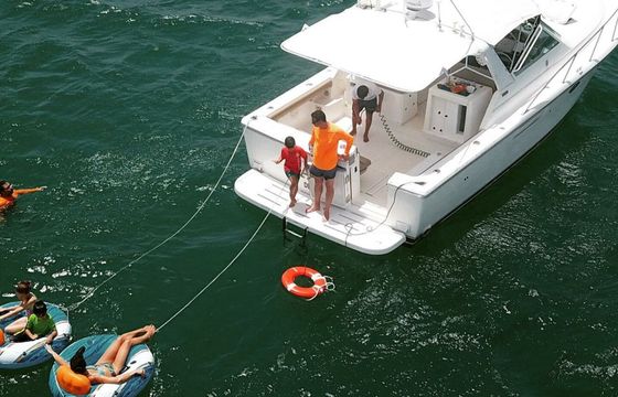 Tiara 3500 Express Tango