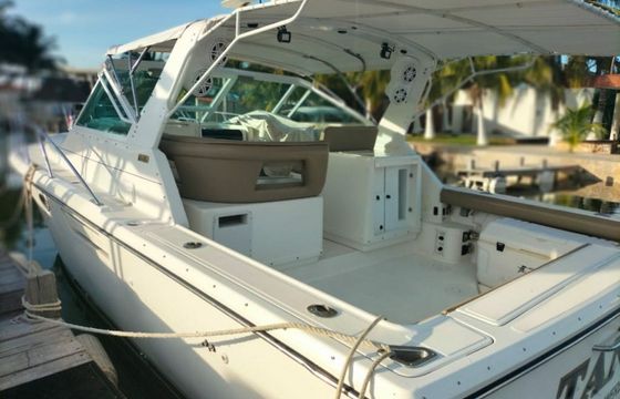 Tiara 3500 Express Tango