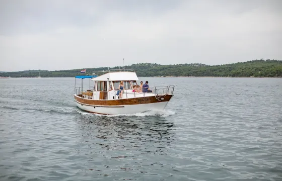 Beautiful Wooden Yacht for Rental in Zadar, Ulica Jurja Barakovića.