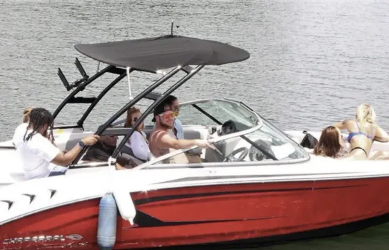 2019 Chaparral 21ft for cruise, party, swim on Lake Norman
