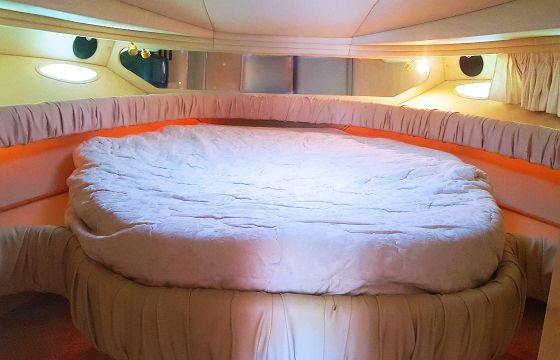 Sea Ray 410 Express Cruiser Private Yacht Rental for Groups Families in Cancún