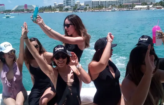 Sea Ray 410 Express Cruiser Private Yacht Rental for Groups Families in Cancún