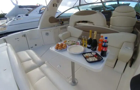 Sea Ray 410 Express Cruiser Private Yacht Rental for Groups Families in Cancún