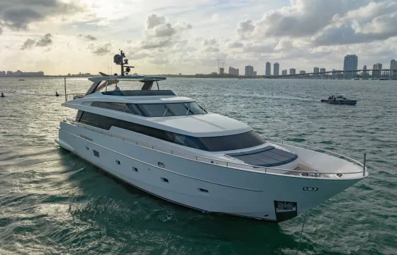 100' San Lorenzo Yacht Charter in Miami Beach