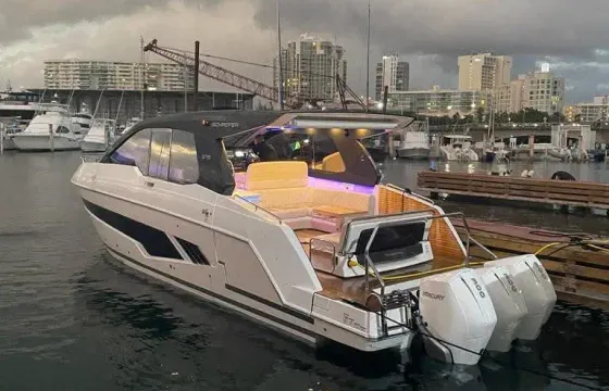 Private luxury Yacht with Captain for the ultimate experience in PR