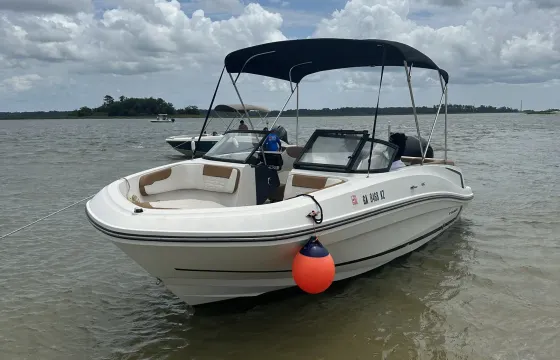 Fun 21ft Bayliner VR5 Bowrider - Easy to Drive in Bluffton, South Carolina