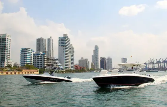 Bravo 30 ft Center Console for 12 people in Cartagena, Bolívar