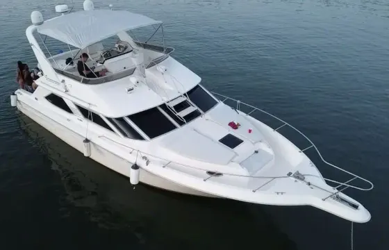 Cruise Miami in Style Aboard a 50ft Sea Ray Flybridge Yacht!