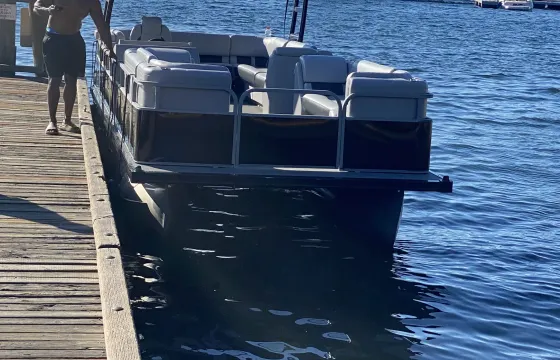 30ft Godfrey Pontoon Aquapatio - The Biggest Pontoon on the lake!!
