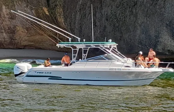 Come and enjoy a day of fishing in Puerto Vallarta with Pro Line 30 boat!
