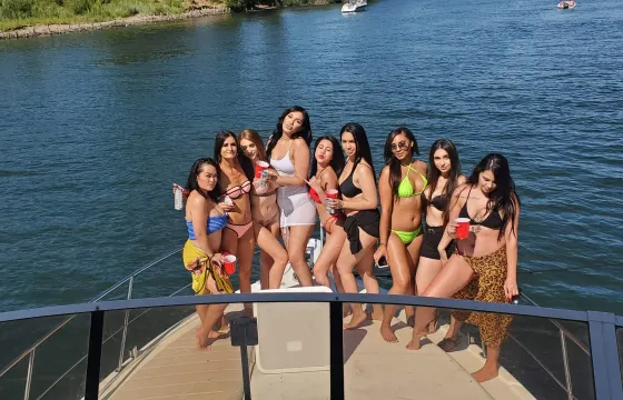 41 ft Carver Luxury Yacht for Charter in Stockton CA