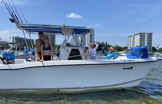 Great 28’ ProKat for rent in Fort Lauderdale with Amazing Captain!