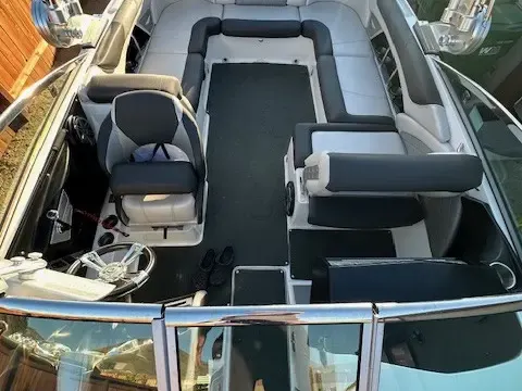 Beautiful 26' Mastercraft Wake Boat, Fully Loaded (Multi-day booking Discount)