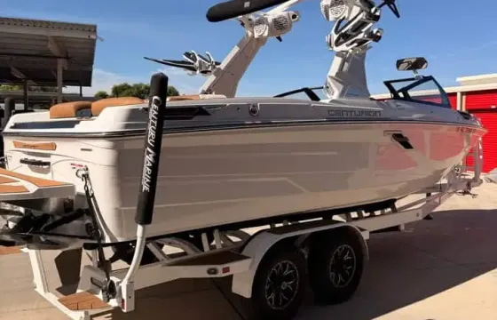 Centurion RI245- Luxury Surf Boat for up to 16! Bachelorette Parties, Events