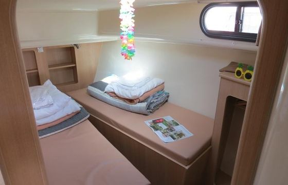 Canal Motor Yacht to explore Anjou (8/10 persons)