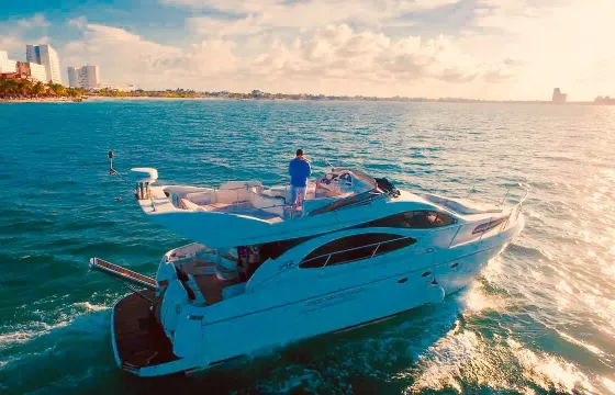 48' Azimut Motor Yacht Charter in Cancún, Mexico