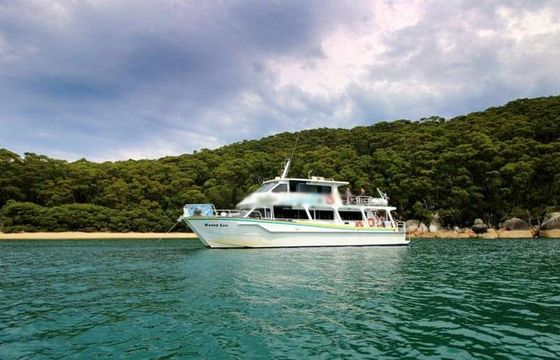 Charter ''Kasey Lee'' Power Catamaran in Cowes, Australia