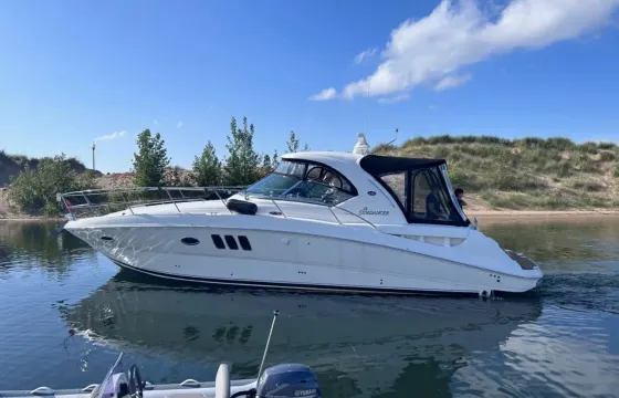 Chicago's Newest 40ft Sea Ray Sundancer Luxury Motor Yacht