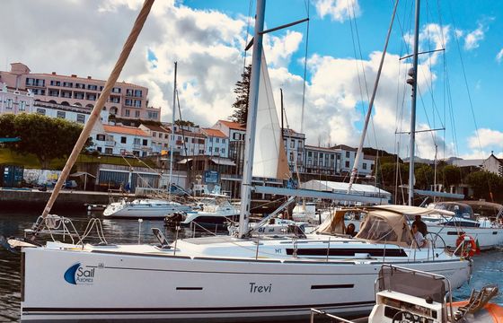 Charter a Dufour 450 Grand Large - TREVI - Base Ponta Delgada and Base Horta, Azores